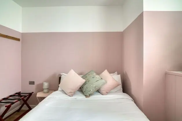 Private Room with Shared Bathroom