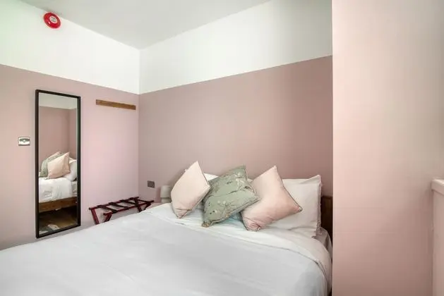 Private Room with Shared Bathroom