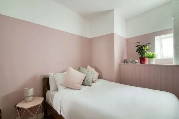 Private Room with Shared Bathroom