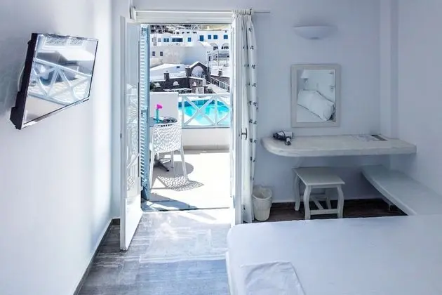 Superior Room (Pool/Mountain View)