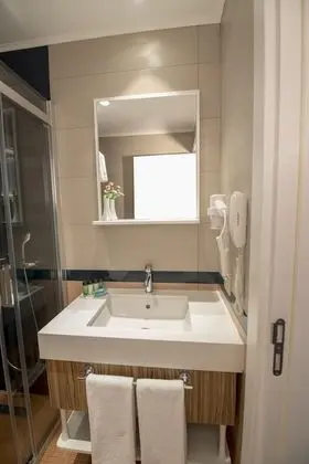 Standard Havuz Manzaralı Oda