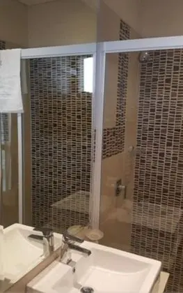 Büyük Yataklı Tek Kişilik Oda