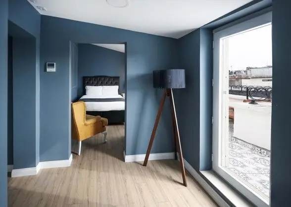 Penthouse, Kara veya Kısmi Deniz Manzaralı, Teraslı