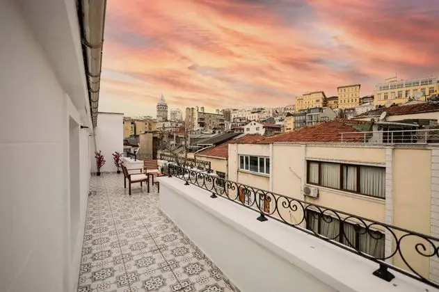 Penthouse, Kara veya Kısmi Deniz Manzaralı, Teraslı