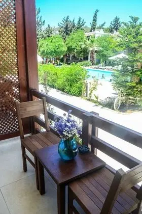 Standard Tek Büyük veya İki Ayrı Yataklı Oda, Sigara İçilmez, Havuz Manzaralı