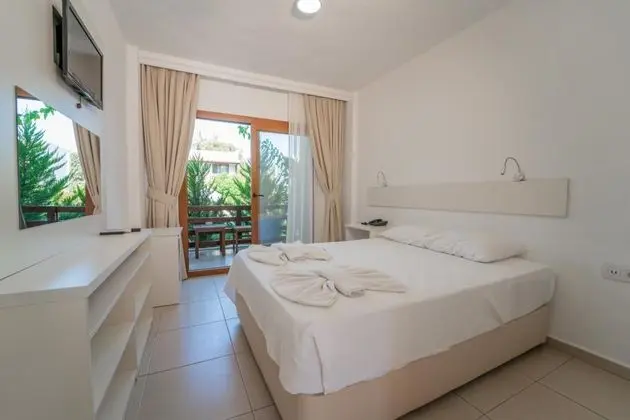 Triple, Bahçe Manzaralı, Balkonlu
