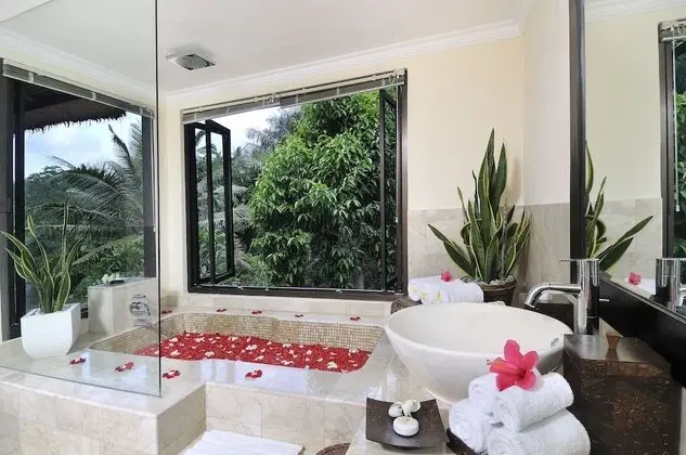 Royal Villa, 2 Yatak Odası, Kişiye Özel Havuzlu, Bahçe Manzaralı