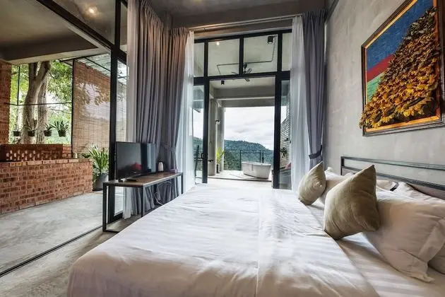 Luxury Room with Balcony
