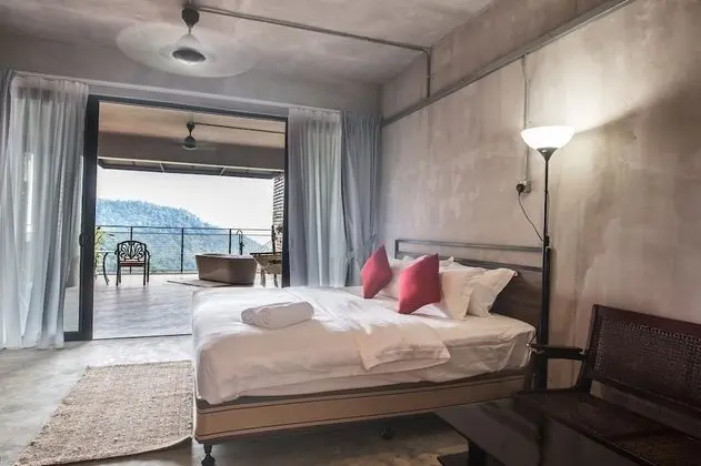 Luxury Room with Balcony