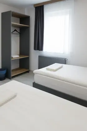 İki Ayrı Yataklı Oda, Sokak Manzaralı