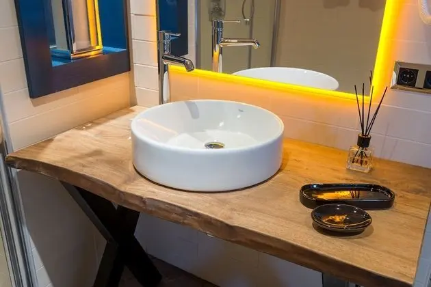 Bathroom sink