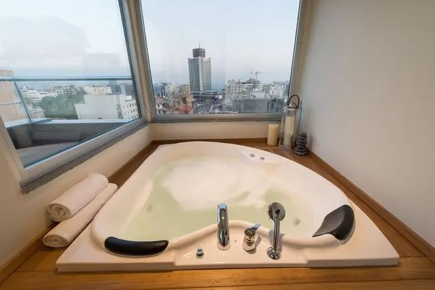 Jetted tub