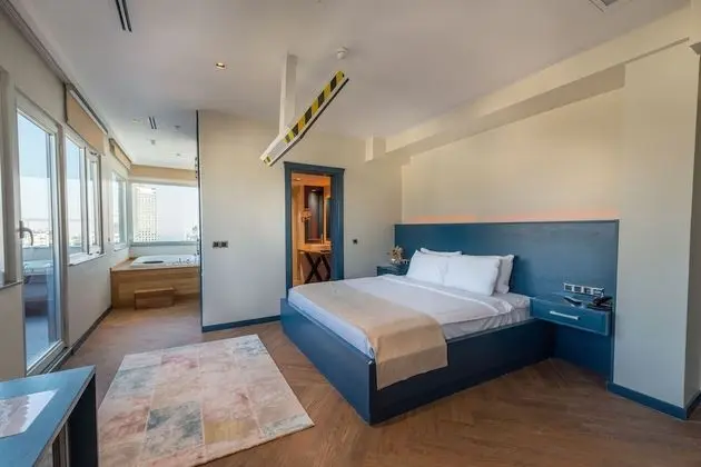 Süit (Connecting to Corner Suite Room)