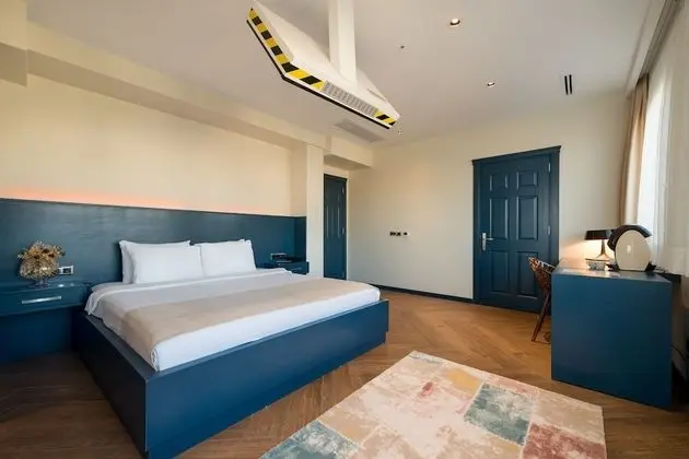 Süit (Connecting to Corner Suite Room)