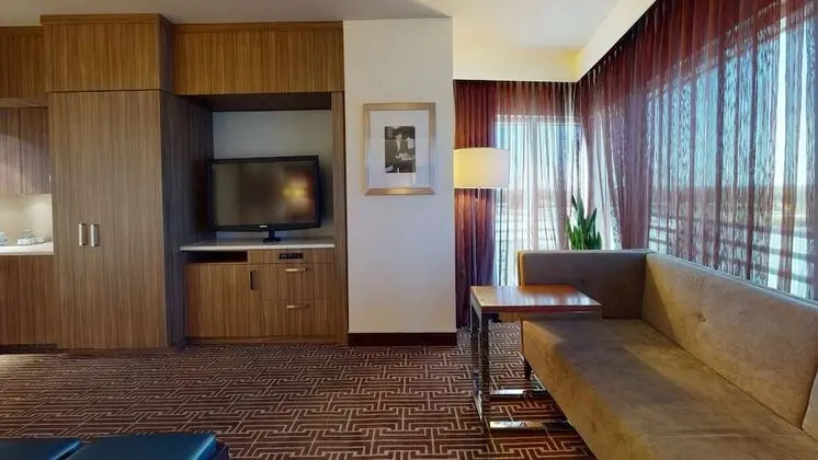 Luxury Oda, 1 En Büyük (King) Boy Yatak, Havuz Manzaralı (West Tower)