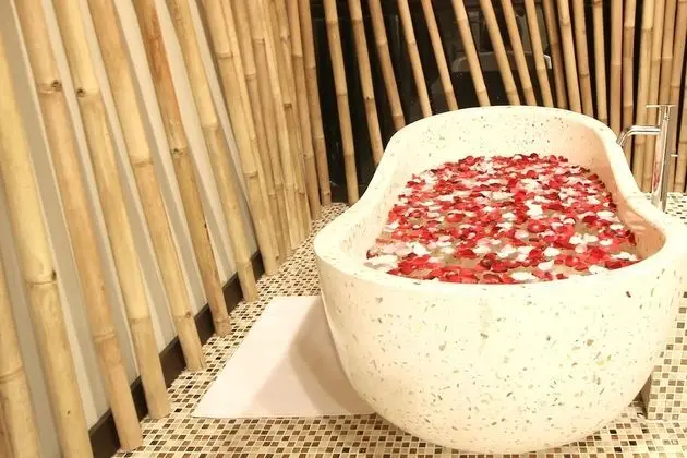 Süit, 1 Yatak Odası, Havuz Manzaralı