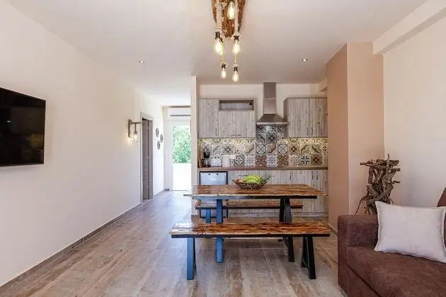 Semiso Beach Suites - Apartment 1