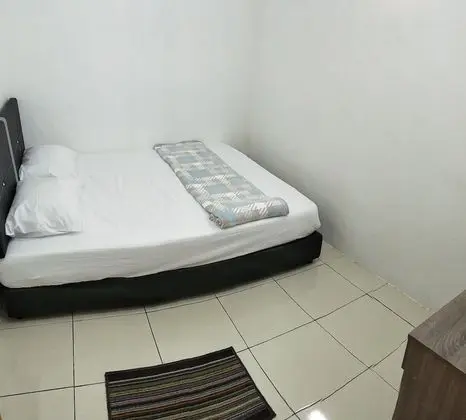 Oda, 1 Büyük (Queen) Boy Yatak, Ortak Banyo