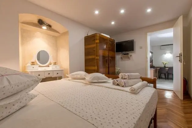 Apart Daire (Sen - 130 m from sea - A1(8))