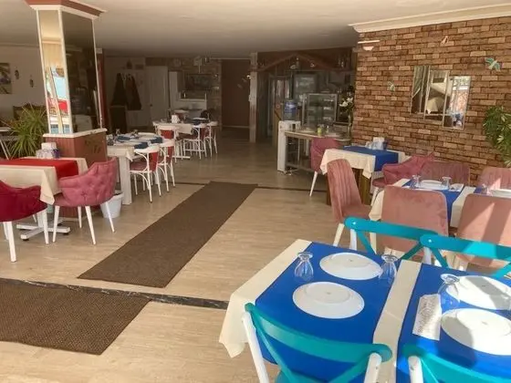 3 Kişilik Deniz Manzaralı Balkonlu Oda