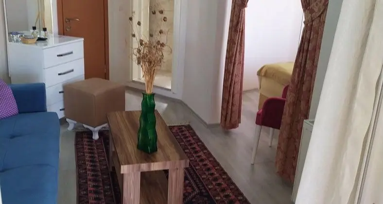 3 Kişilik Deniz Manzaralı Balkonlu Oda