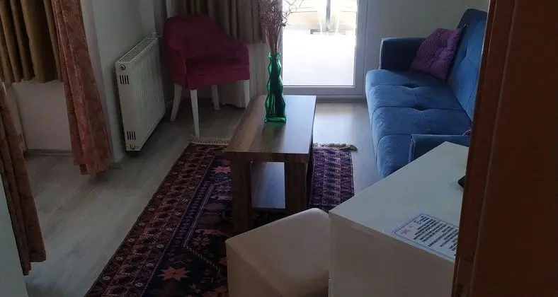 3 Kişilik Deniz Manzaralı Balkonlu Oda