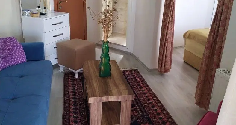3 Kişilik Deniz Manzaralı Balkonlu Oda