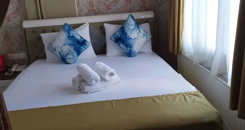 3 Kişilik Deniz Manzaralı Balkonlu Oda