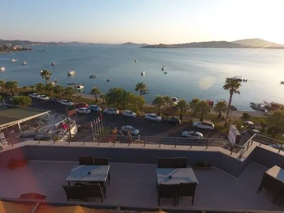Çatı Katı Aile Odası Deniz Manzaralı Teraslı
