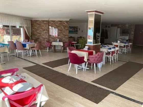 Deniz Manzaralı Balkonlu Oda