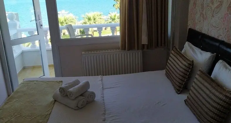Deniz Manzaralı Balkonlu Oda