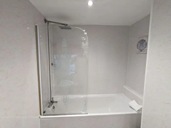 Deluxe Tek Büyük Yataklı Oda, Banyolu/Duşlu
