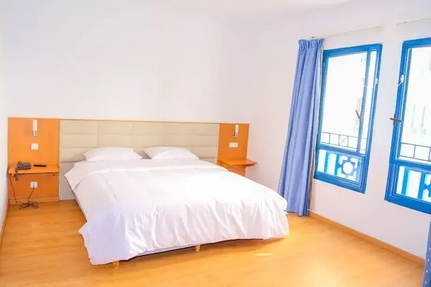 Standard Tek Büyük Yataklı Oda, Havuz Manzaralı