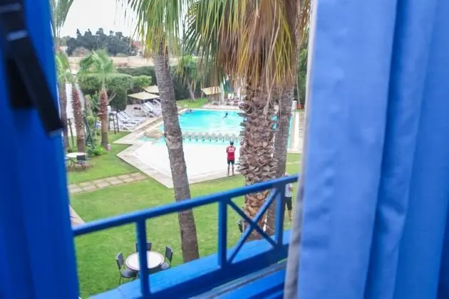 Standard Tek Büyük Yataklı Oda, Havuz Manzaralı