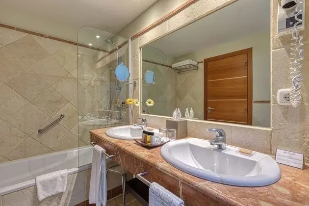 Deluxe Tek Büyük Yataklı Oda, Deniz Manzaralı