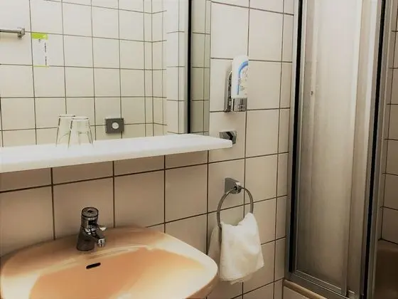 Basic Tek Büyük Yataklı Oda