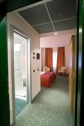 Tek Büyük veya İki Ayrı Yataklı Oda