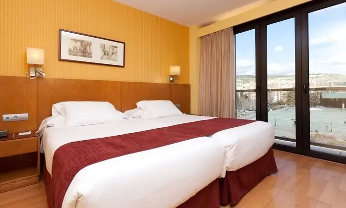 Büyük Yataklı Tek Kişilik Oda