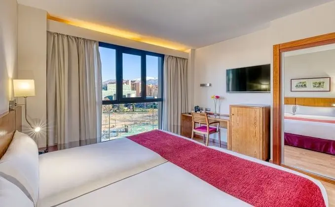 Büyük Yataklı Tek Kişilik Oda