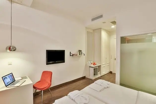 Basic Tek Büyük Yataklı Oda (Basement)