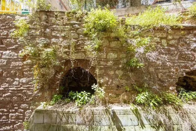 Basic Tek Büyük Yataklı Oda (Basement)