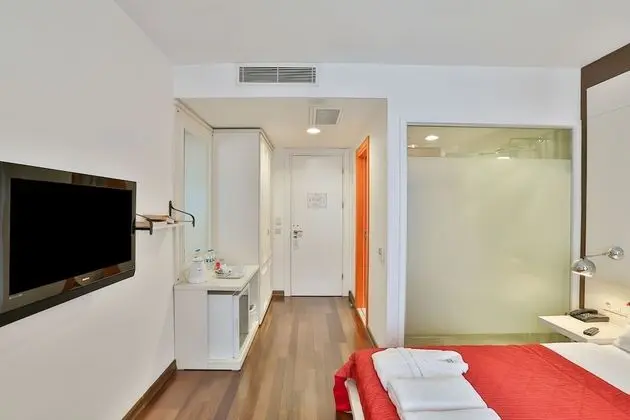 Family Room with Shower on Basement
