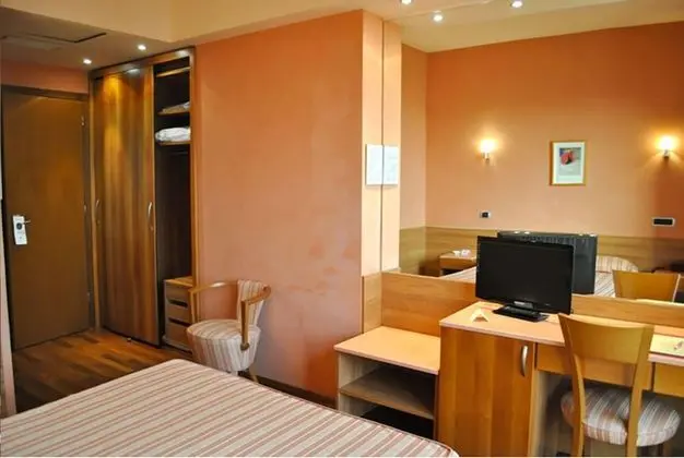 Büyük Yataklı Tek Kişilik Oda