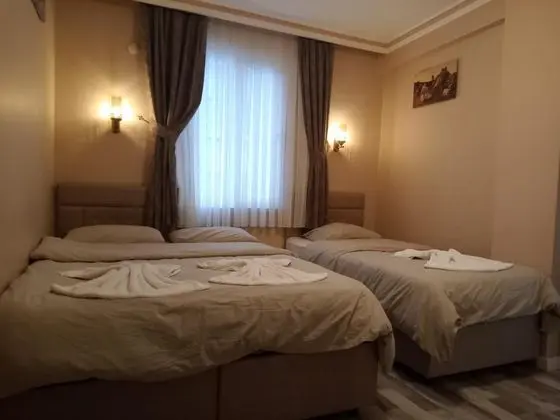 Triple, Bahçe Manzaralı
