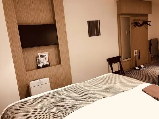 Tek Büyük Yataklı Oda, Sigara İçilmez, Köşe