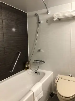 Tek Büyük Yataklı Oda, Sigara İçilmez, Köşe