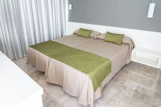 Tek Büyük veya İki Ayrı Yataklı Oda