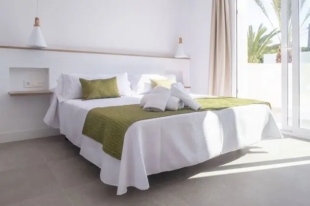 Tek Büyük veya İki Ayrı Yataklı Oda, Teras