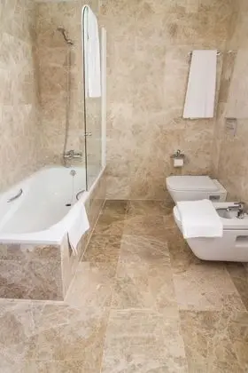 Tek Büyük veya İki Ayrı Yataklı Oda, Teras