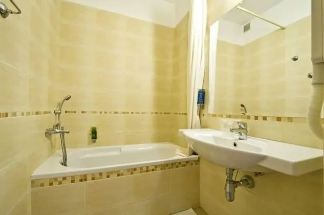 Basic Tek Büyük veya İki Ayrı Yataklı Oda, Balkon